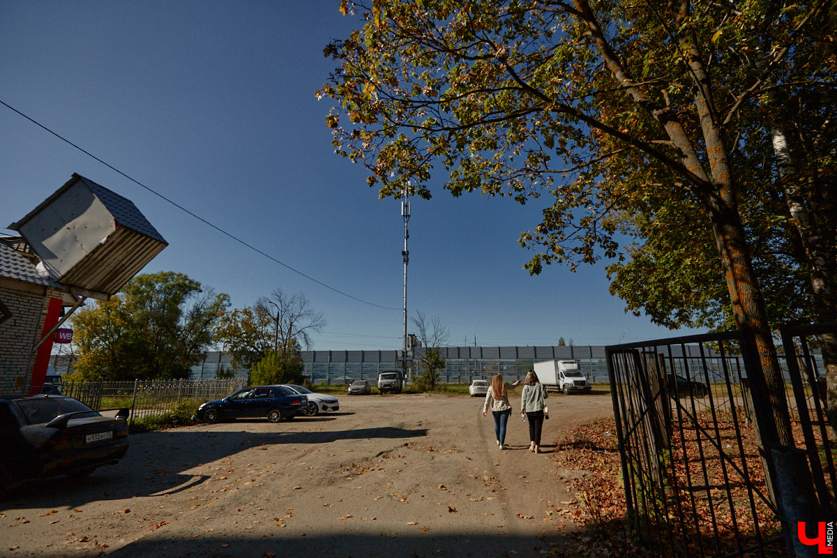 Что вы представляете в первую очередь, когда слышите словосочетание «спальный район»? Если возникает мысль исключительно о заросших аллеях и серых панельках, обязательно прогуляйтесь от конечной остановки «Улица Балакирева» до недавно обновленного бульвара Художника Иванова. Маршрут наверняка заставит вас изменить мнение.