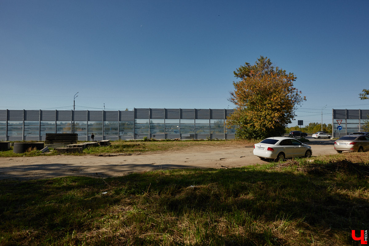 Что вы представляете в первую очередь, когда слышите словосочетание «спальный район»? Если возникает мысль исключительно о заросших аллеях и серых панельках, обязательно прогуляйтесь от конечной остановки «Улица Балакирева» до недавно обновленного бульвара Художника Иванова. Маршрут наверняка заставит вас изменить мнение.