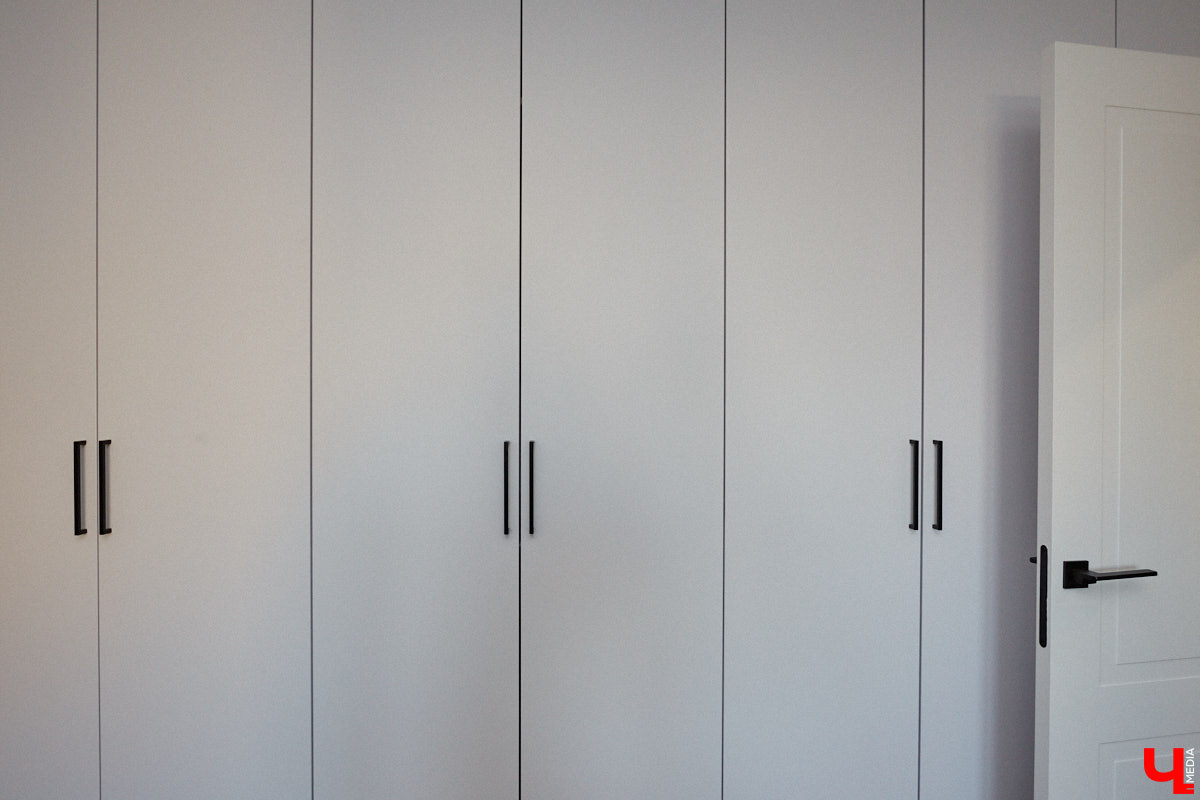 Никита Чуркин и Сабина Ханбабаева – легкие на подъем ребята. Могут в один день решить переехать, если того потребует душа. Они жили в разных городах и странах, сменили массу квартир и необычных отельных номеров. Сейчас пара снова обосновалась во Владимире, и «Ключ-Медиа» с удовольствием заглянул на огонек к радушным хозяевам.