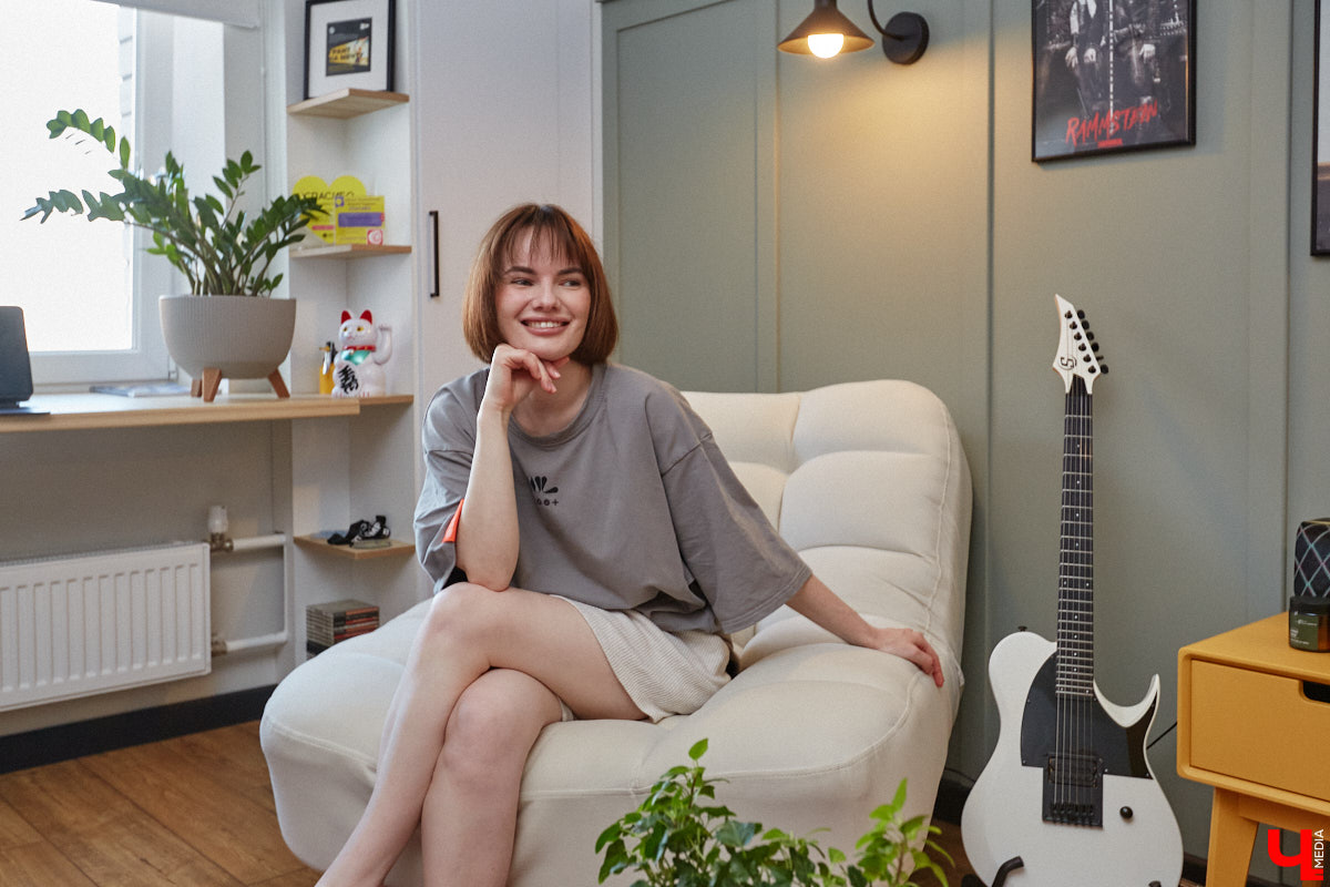 Никита Чуркин и Сабина Ханбабаева – легкие на подъем ребята. Могут в один день решить переехать, если того потребует душа. Они жили в разных городах и странах, сменили массу квартир и необычных отельных номеров. Сейчас пара снова обосновалась во Владимире, и «Ключ-Медиа» с удовольствием заглянул на огонек к радушным хозяевам.