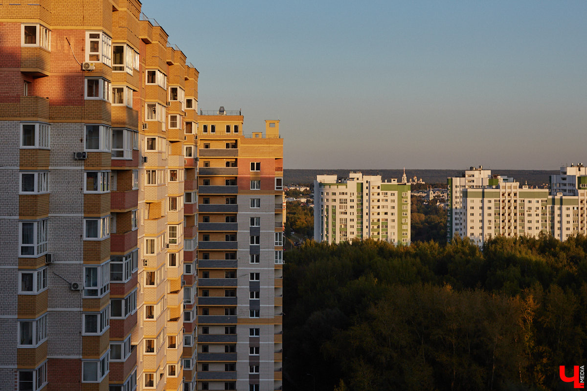 Никита Чуркин и Сабина Ханбабаева – легкие на подъем ребята. Могут в один день решить переехать, если того потребует душа. Они жили в разных городах и странах, сменили массу квартир и необычных отельных номеров. Сейчас пара снова обосновалась во Владимире, и «Ключ-Медиа» с удовольствием заглянул на огонек к радушным хозяевам.