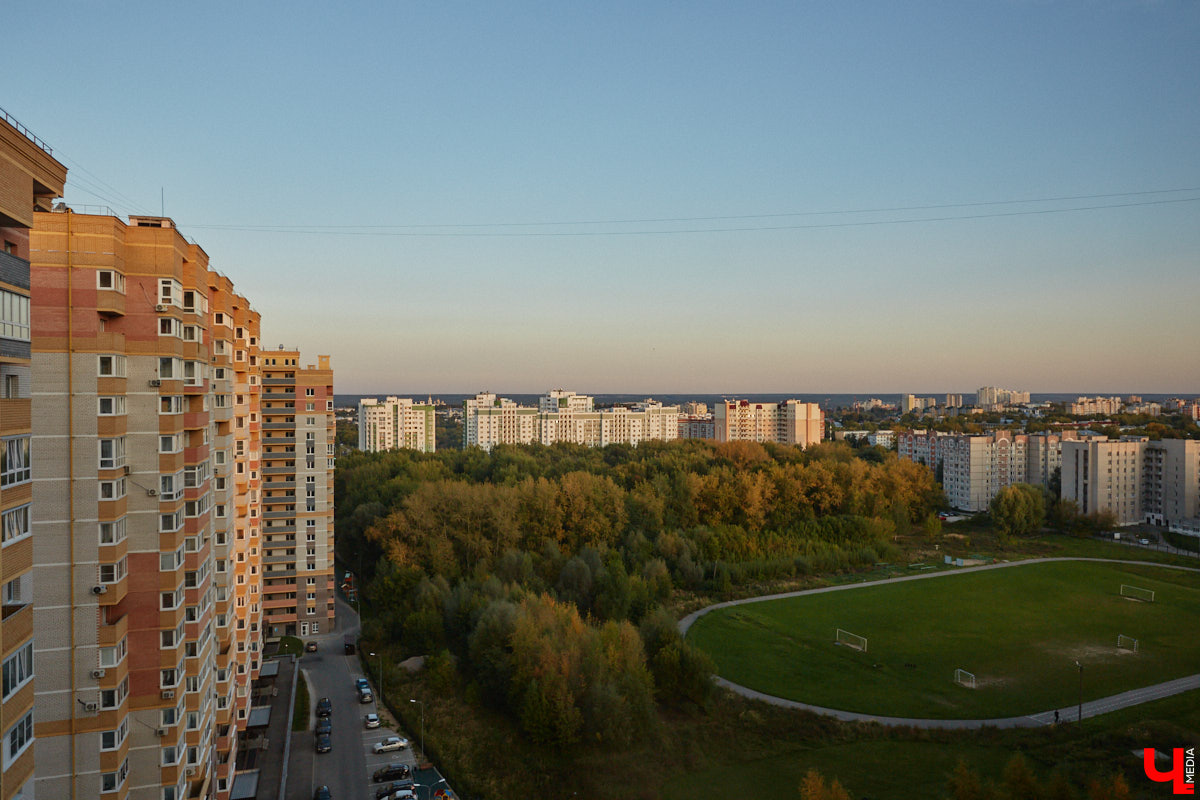 Никита Чуркин и Сабина Ханбабаева – легкие на подъем ребята. Могут в один день решить переехать, если того потребует душа. Они жили в разных городах и странах, сменили массу квартир и необычных отельных номеров. Сейчас пара снова обосновалась во Владимире, и «Ключ-Медиа» с удовольствием заглянул на огонек к радушным хозяевам.