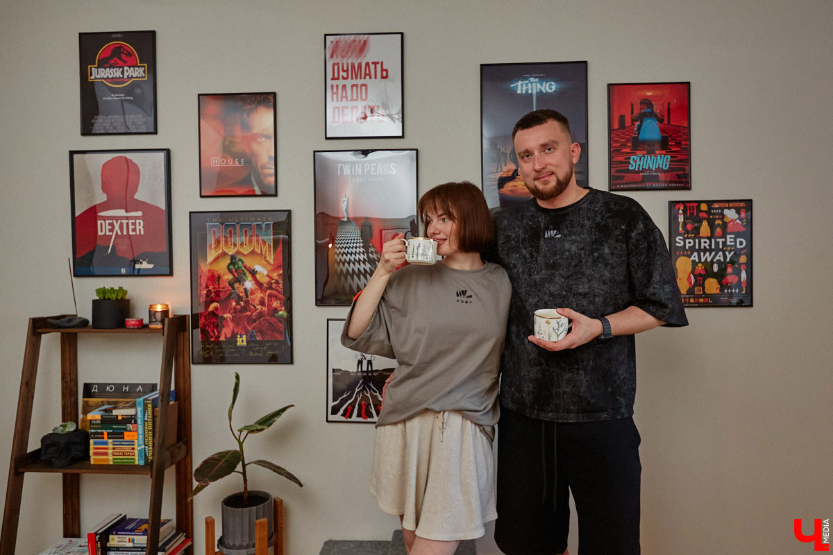 Никита Чуркин и Сабина Ханбабаева – легкие на подъем ребята. Могут в один день решить переехать, если того потребует душа. Они жили в разных городах и странах, сменили массу квартир и необычных отельных номеров. Сейчас пара снова обосновалась во Владимире, и «Ключ-Медиа» с удовольствием заглянул на огонек к радушным хозяевам.