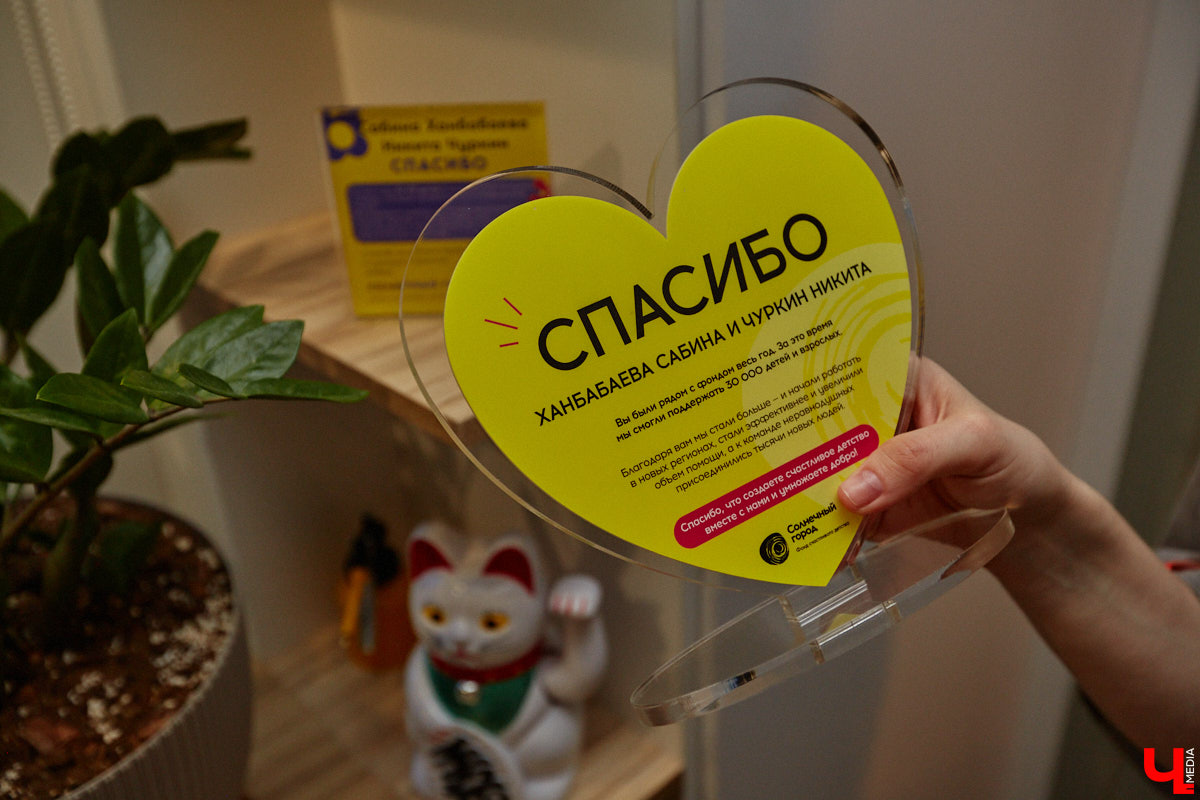 Никита Чуркин и Сабина Ханбабаева – легкие на подъем ребята. Могут в один день решить переехать, если того потребует душа. Они жили в разных городах и странах, сменили массу квартир и необычных отельных номеров. Сейчас пара снова обосновалась во Владимире, и «Ключ-Медиа» с удовольствием заглянул на огонек к радушным хозяевам.