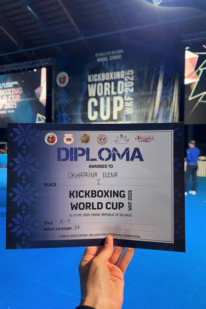 Владимирская модель Елена Охапкина выиграла золотую медаль на Кубке мира по кикбоксингу. Девушке не нашлось равных в дисциплине К-1. В полуфинале она отправила соперницу в нокаут, а в решающей схватке вырвала победу единогласным решением судей. Деталями триумфа она поделилась с «Ключ-Медиа»