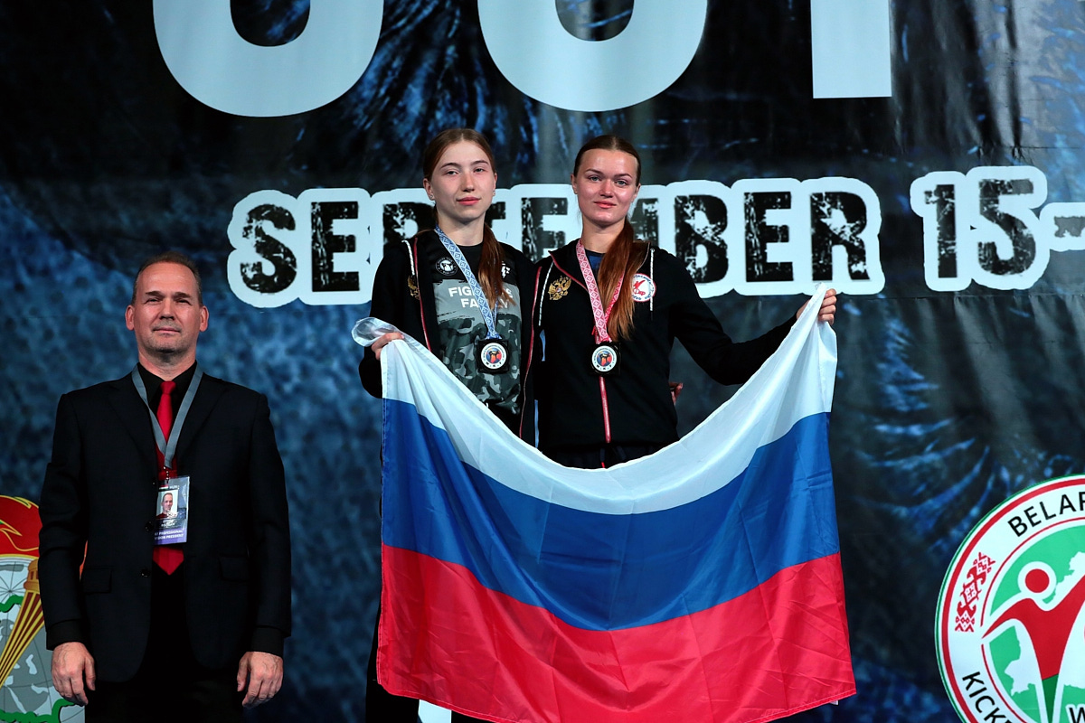 Владимирская модель Елена Охапкина выиграла золотую медаль на Кубке мира по кикбоксингу. Девушке не нашлось равных в дисциплине К-1. В полуфинале она отправила соперницу в нокаут, а в решающей схватке вырвала победу единогласным решением судей. Деталями триумфа она поделилась с «Ключ-Медиа»