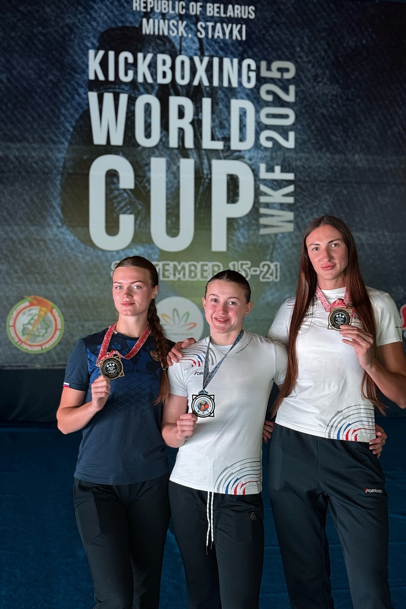 Владимирская модель Елена Охапкина выиграла золотую медаль на Кубке мира по кикбоксингу. Девушке не нашлось равных в дисциплине К-1. В полуфинале она отправила соперницу в нокаут, а в решающей схватке вырвала победу единогласным решением судей. Деталями триумфа она поделилась с «Ключ-Медиа»