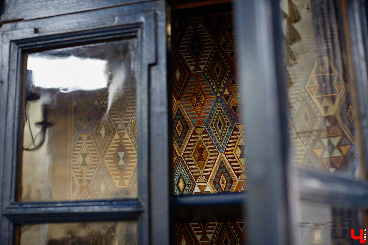 Маргарита Зинова возвращает к жизни старинные вещи. Это касается как мебели, так и элементов интерьера. Чудеса реставрации происходят в ее мастерской. «Ключ-Медиа» открыл для себя эту сокровищницу в 2023 году, и с тех пор там многое изменилось. Коллекция пополнилась новыми интересными раритетами, а еще их стало больше