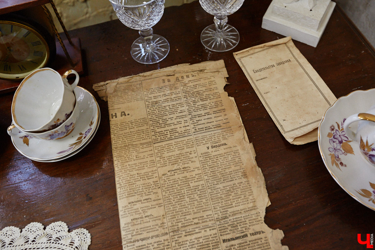 Маргарита Зинова возвращает к жизни старинные вещи. Это касается как мебели, так и элементов интерьера. Чудеса реставрации происходят в ее мастерской. «Ключ-Медиа» открыл для себя эту сокровищницу в 2023 году, и с тех пор там многое изменилось. Коллекция пополнилась новыми интересными раритетами, а еще их стало больше