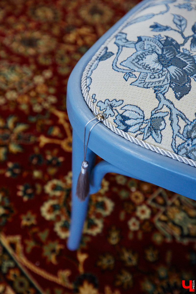 Маргарита Зинова возвращает к жизни старинные вещи. Это касается как мебели, так и элементов интерьера. Чудеса реставрации происходят в ее мастерской. «Ключ-Медиа» открыл для себя эту сокровищницу в 2023 году, и с тех пор там многое изменилось. Коллекция пополнилась новыми интересными раритетами, а еще их стало больше