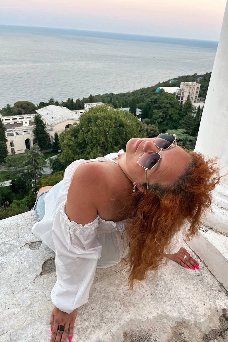 Классические шесть дней, семь ночей – критично малый срок для погружения в атмосферу курорта. А иногда не хватает и месяца, как в случае Ольги Шигаевой. Девушка отправилась в Крым залечить душевные раны и восстановиться, но в итоге 30-дневный ретрит перерос в решение переехать на берег Черного моря