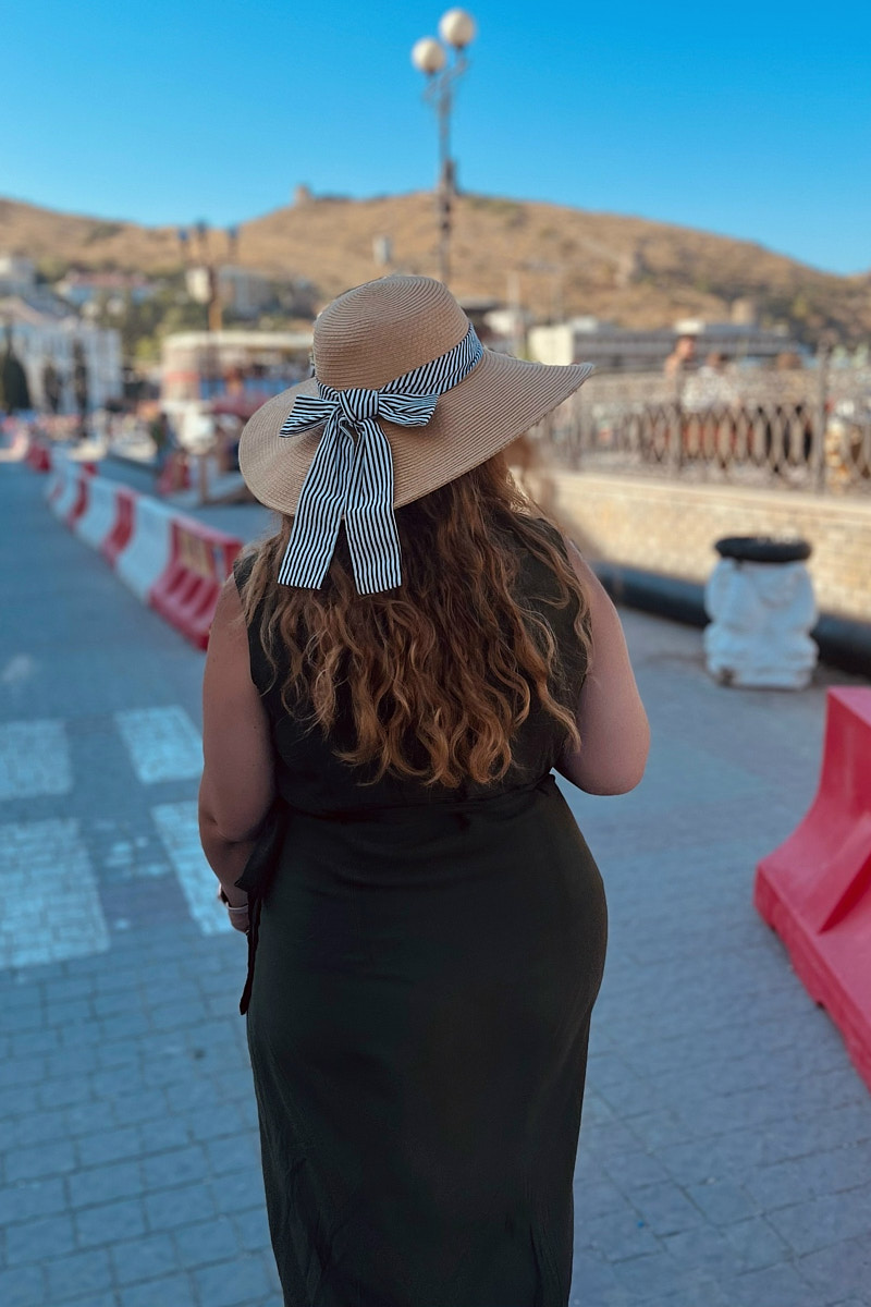 Классические шесть дней, семь ночей – критично малый срок для погружения в атмосферу курорта. А иногда не хватает и месяца, как в случае Ольги Шигаевой. Девушка отправилась в Крым залечить душевные раны и восстановиться, но в итоге 30-дневный ретрит перерос в решение переехать на берег Черного моря