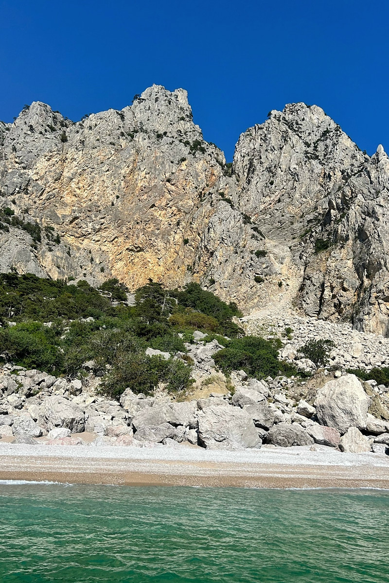 Классические шесть дней, семь ночей – критично малый срок для погружения в атмосферу курорта. А иногда не хватает и месяца, как в случае Ольги Шигаевой. Девушка отправилась в Крым залечить душевные раны и восстановиться, но в итоге 30-дневный ретрит перерос в решение переехать на берег Черного моря