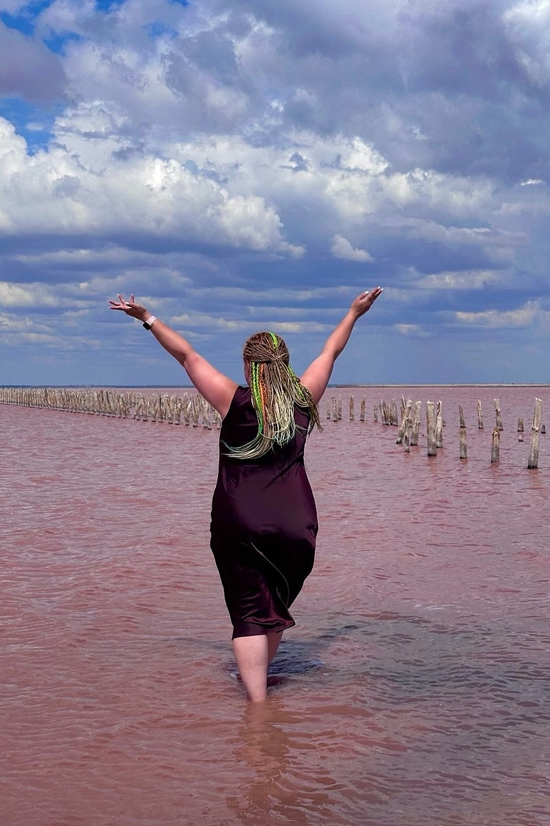 Классические шесть дней, семь ночей – критично малый срок для погружения в атмосферу курорта. А иногда не хватает и месяца, как в случае Ольги Шигаевой. Девушка отправилась в Крым залечить душевные раны и восстановиться, но в итоге 30-дневный ретрит перерос в решение переехать на берег Черного моря