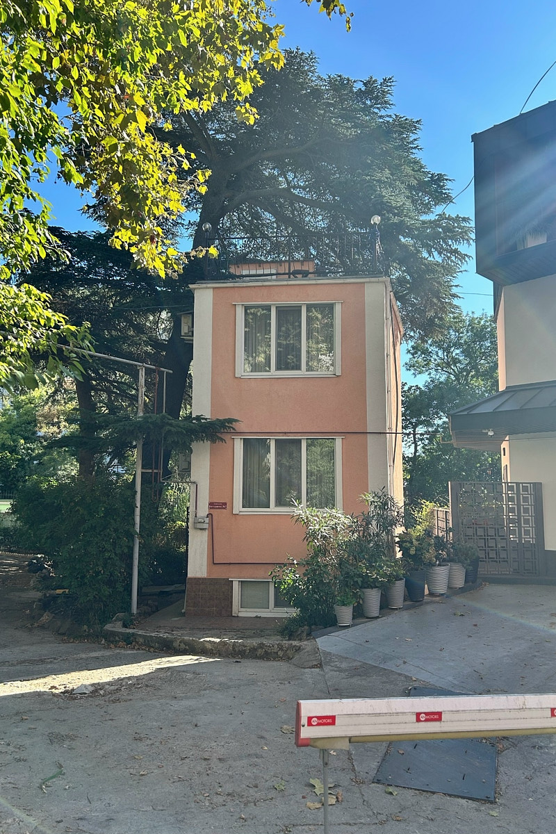 Классические шесть дней, семь ночей – критично малый срок для погружения в атмосферу курорта. А иногда не хватает и месяца, как в случае Ольги Шигаевой. Девушка отправилась в Крым залечить душевные раны и восстановиться, но в итоге 30-дневный ретрит перерос в решение переехать на берег Черного моря