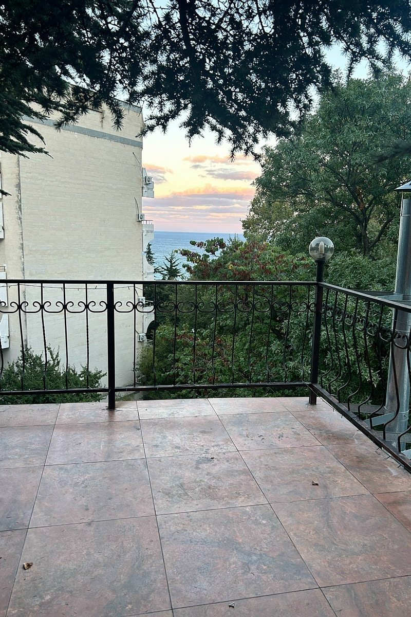 Классические шесть дней, семь ночей – критично малый срок для погружения в атмосферу курорта. А иногда не хватает и месяца, как в случае Ольги Шигаевой. Девушка отправилась в Крым залечить душевные раны и восстановиться, но в итоге 30-дневный ретрит перерос в решение переехать на берег Черного моря