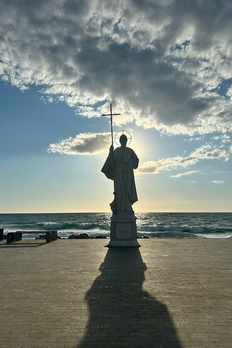 Классические шесть дней, семь ночей – критично малый срок для погружения в атмосферу курорта. А иногда не хватает и месяца, как в случае Ольги Шигаевой. Девушка отправилась в Крым залечить душевные раны и восстановиться, но в итоге 30-дневный ретрит перерос в решение переехать на берег Черного моря