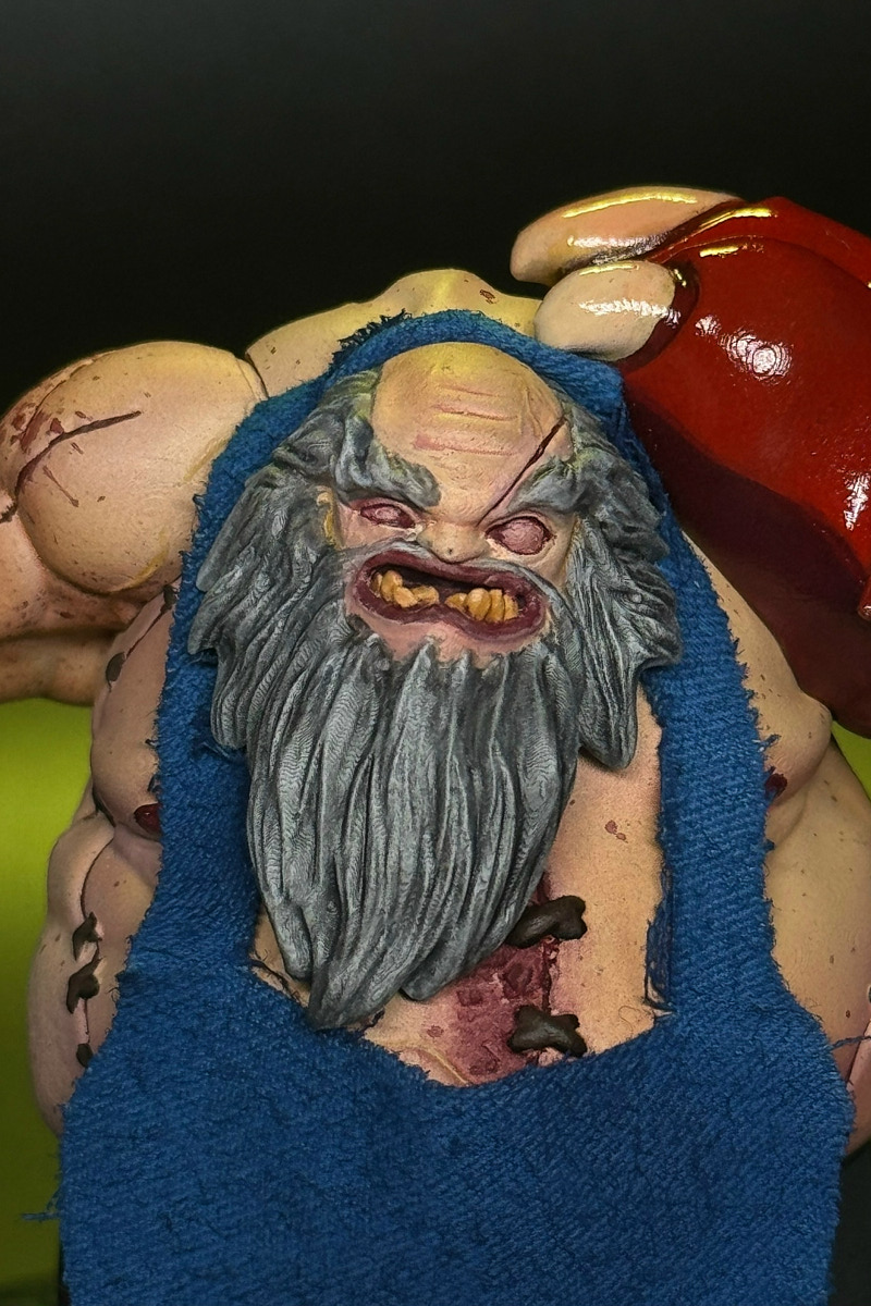 Когда возникает творческий порыв, в ход идут любые материалы. Дмитрий Виглюш выбрал пластик для 3D-принтеров, на которых он печатает детализированные фигурки, после чего покрывает их краской. Так на его столе вырастают будто живые фэнтези-персонажи, сцены из игр и сериалов, а также бытовые и креативные сюжеты. В секреты их создания автор погрузил «Ключ-Медиа»