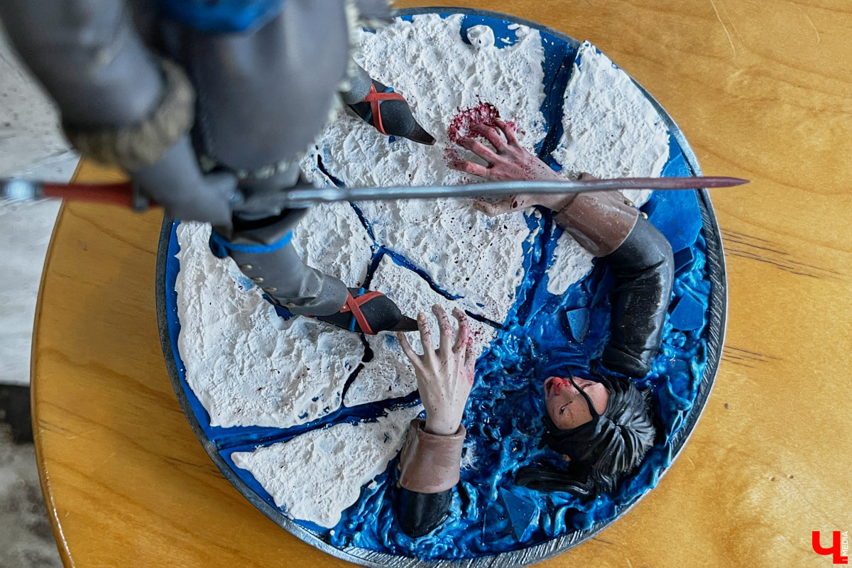 Когда возникает творческий порыв, в ход идут любые материалы. Дмитрий Виглюш выбрал пластик для 3D-принтеров, на которых он печатает детализированные фигурки, после чего покрывает их краской. Так на его столе вырастают будто живые фэнтези-персонажи, сцены из игр и сериалов, а также бытовые и креативные сюжеты. В секреты их создания автор погрузил «Ключ-Медиа»