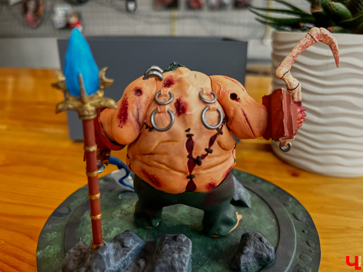 Когда возникает творческий порыв, в ход идут любые материалы. Дмитрий Виглюш выбрал пластик для 3D-принтеров, на которых он печатает детализированные фигурки, после чего покрывает их краской. Так на его столе вырастают будто живые фэнтези-персонажи, сцены из игр и сериалов, а также бытовые и креативные сюжеты. В секреты их создания автор погрузил «Ключ-Медиа»