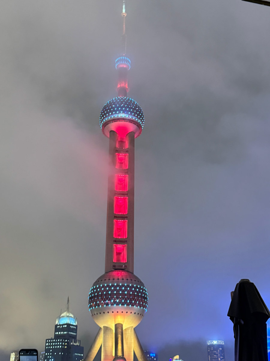 За последние годы Азия стала одним из самых популярных направлений для путешествий. Восточные страны активно развивают туризм, а мы всё сильнее хотим узнать об их жизни. А еще лучше — увидеть ее своими глазами. Именно с такой целью Елизавета Ибрагимова с семьей отправилась в Южную Корею и Китай. О своем тревел-приключении блогер поведала «Ключ-Медиа».