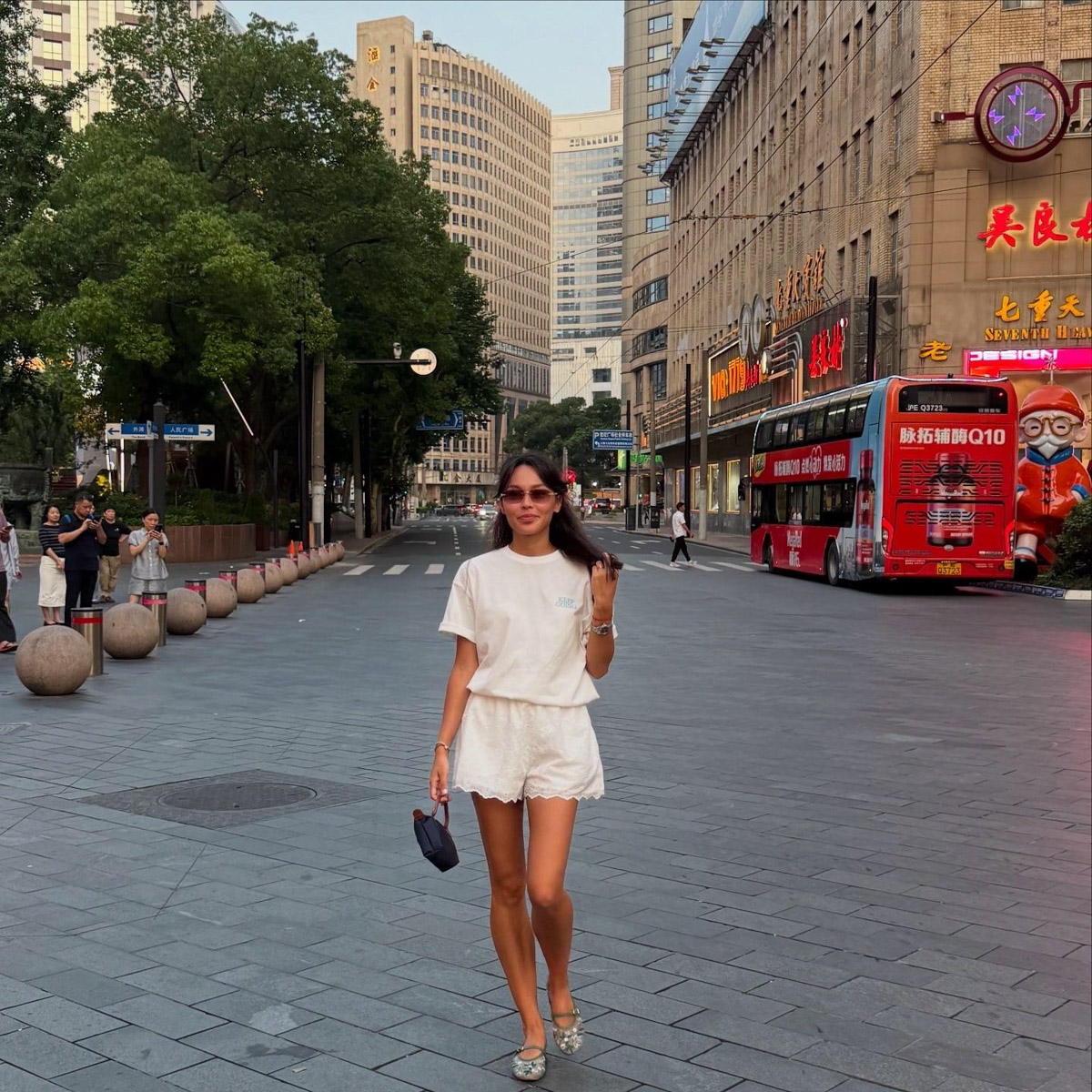 За последние годы Азия стала одним из самых популярных направлений для путешествий. Восточные страны активно развивают туризм, а мы всё сильнее хотим узнать об их жизни. А еще лучше — увидеть ее своими глазами. Именно с такой целью Елизавета Ибрагимова с семьей отправилась в Южную Корею и Китай. О своем тревел-приключении блогер поведала «Ключ-Медиа».