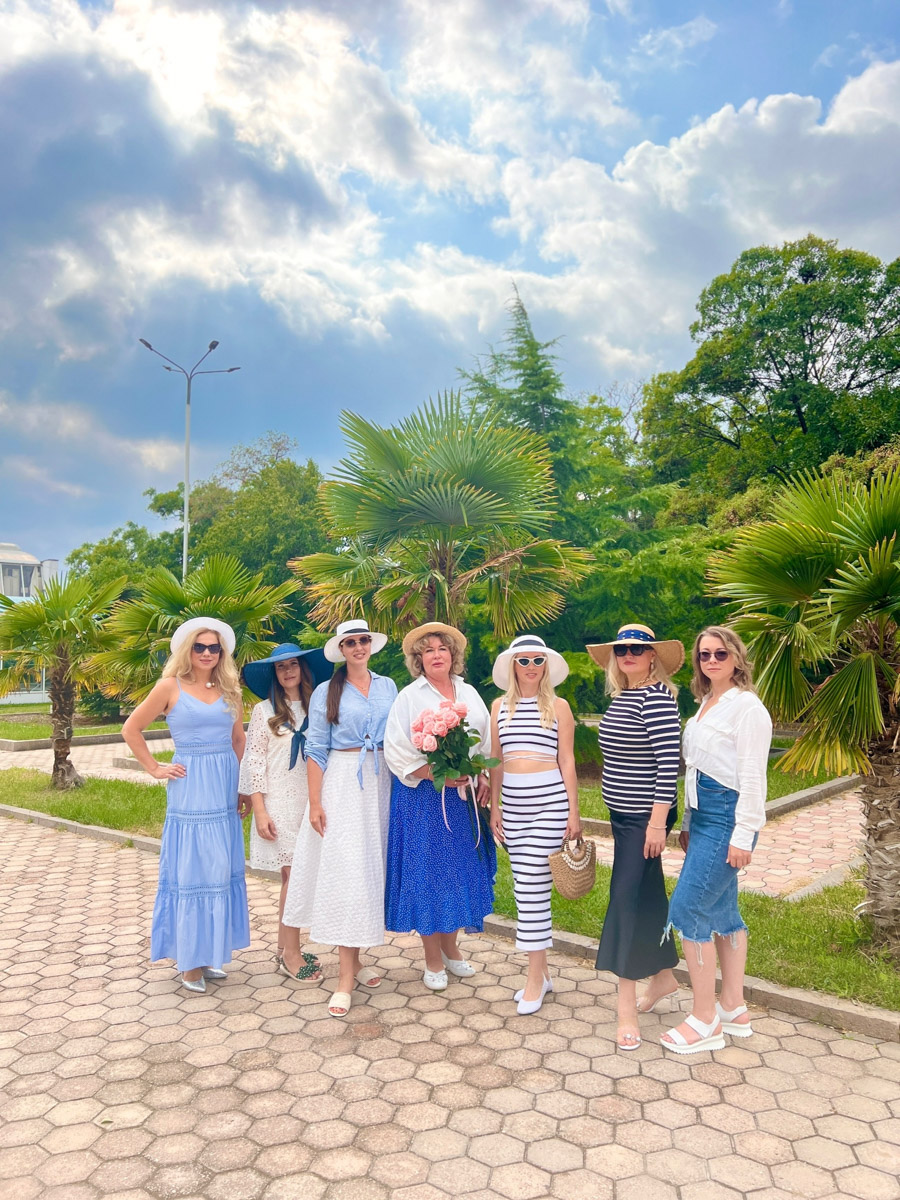  Крыму завершился всероссийский конкурс красоты, материнства и милосердия Mrs. Planet Eurasia. В 2025-м в солнечный Судак от Владимирской области отправились сразу шесть красавиц. Все они привезли домой ослепительные короны и новые титулы. Давайте познакомимся с участницами и узнаем, что именно им предстояло испытать в борьбе за признание.