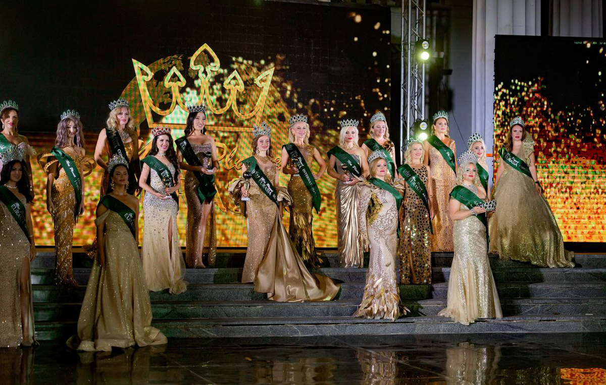  Крыму завершился всероссийский конкурс красоты, материнства и милосердия Mrs. Planet Eurasia. В 2025-м в солнечный Судак от Владимирской области отправились сразу шесть красавиц. Все они привезли домой ослепительные короны и новые титулы. Давайте познакомимся с участницами и узнаем, что именно им предстояло испытать в борьбе за признание.