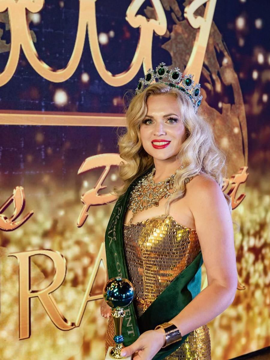  Крыму завершился всероссийский конкурс красоты, материнства и милосердия Mrs. Planet Eurasia. В 2025-м в солнечный Судак от Владимирской области отправились сразу шесть красавиц. Все они привезли домой ослепительные короны и новые титулы. Давайте познакомимся с участницами и узнаем, что именно им предстояло испытать в борьбе за признание.