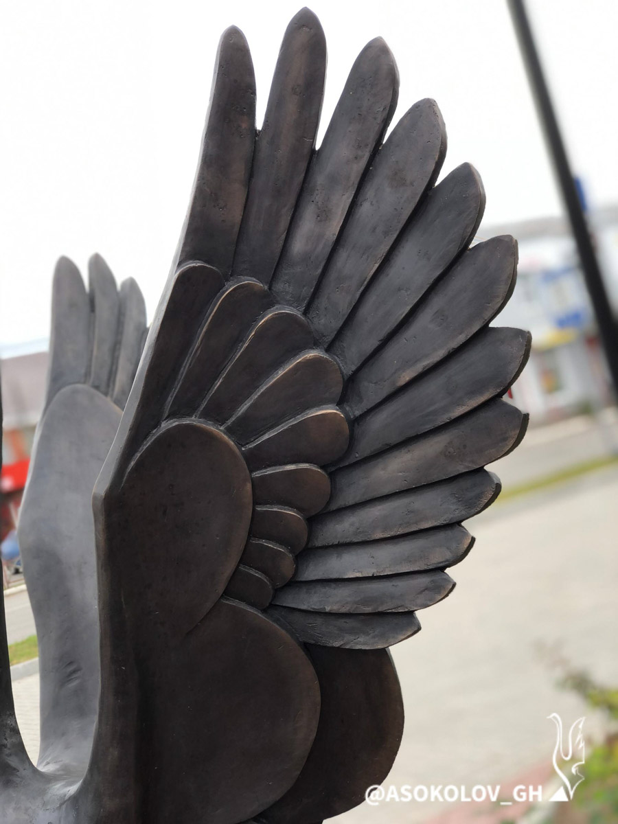 Свершилось! В историческом центре областной столицы стартовал ремонт памятника князю Владимиру. Монумент давно ждал своего часа, и вот наконец сделаны первые шаги к его реставрации. А еще на улицах сразу трех городов региона появились интересные арт-объекты: гусь удачи, русские классики и кашпо на колесах. Что они собой представляют? Рассказываем обо всем по порядку!