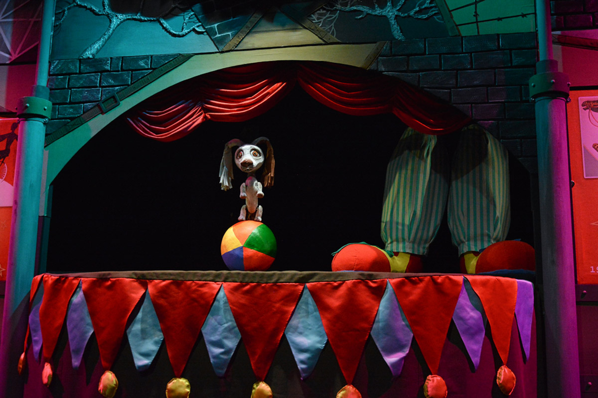 Уже в октябре владимирцев и гостей города ждет красочный марафон спектаклей — от классических постановок до экспериментальных работ. VI Межрегиональный фестиваль «Золотое колечко» объединит на сцене Владимирского областного театра кукол лучшие творческие коллективы из разных уголков России и стран СНГ.