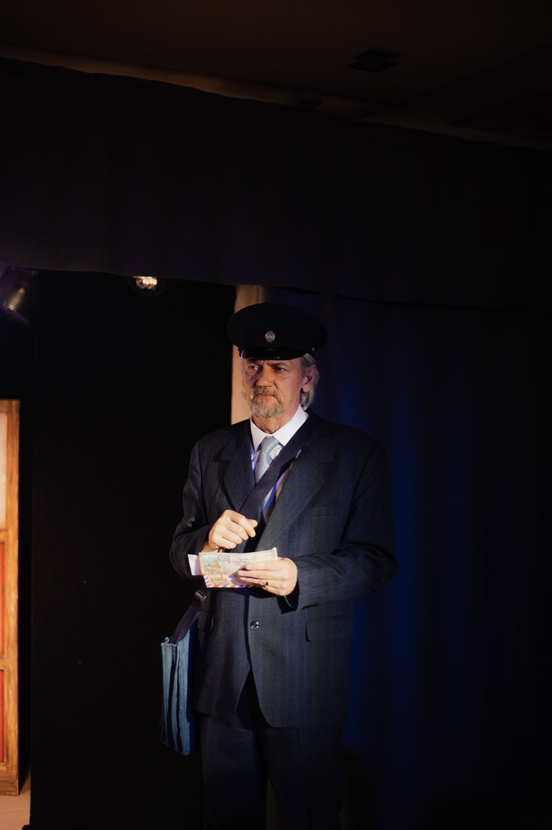 Уже в октябре владимирцев и гостей города ждет красочный марафон спектаклей — от классических постановок до экспериментальных работ. VI Межрегиональный фестиваль «Золотое колечко» объединит на сцене Владимирского областного театра кукол лучшие творческие коллективы из разных уголков России и стран СНГ.