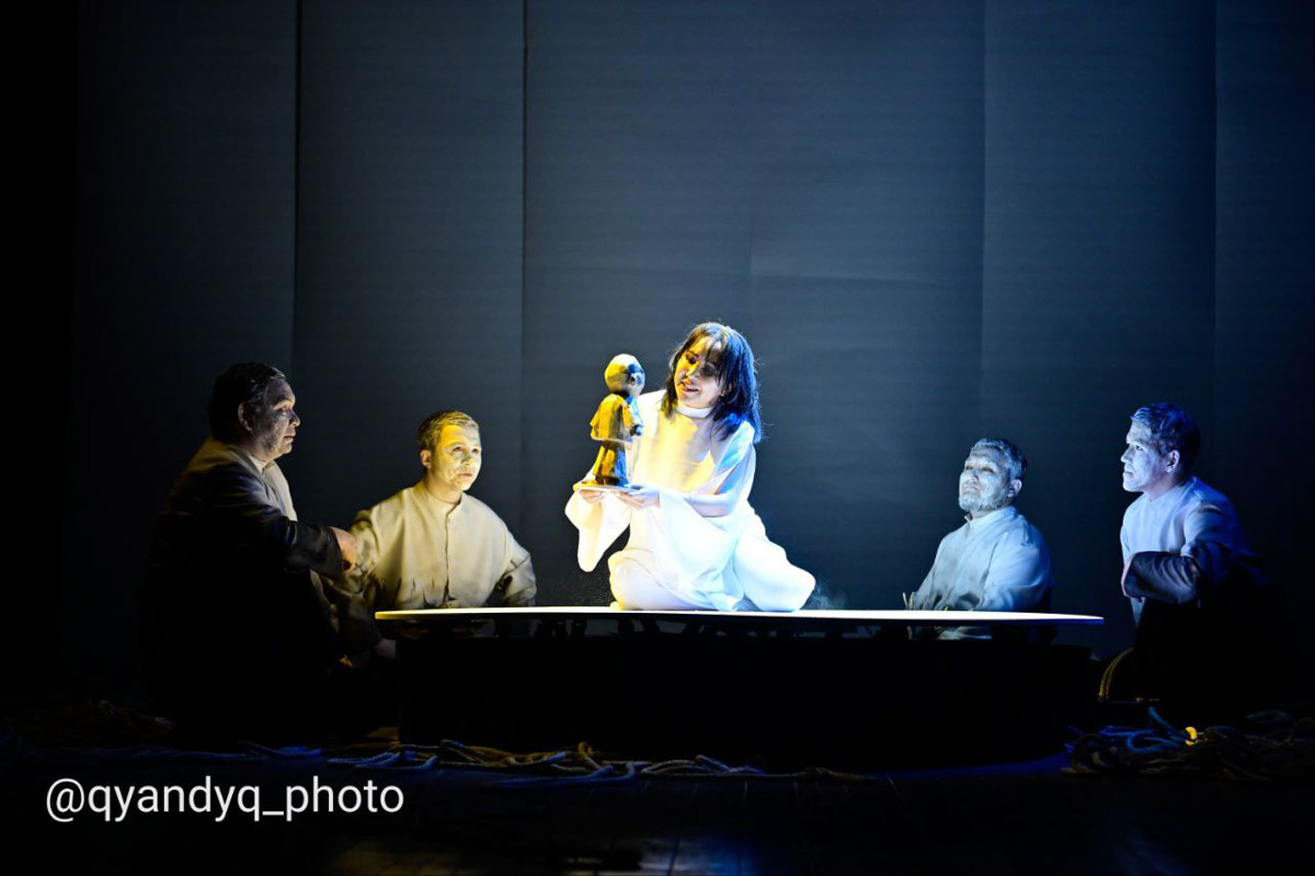 Уже в октябре владимирцев и гостей города ждет красочный марафон спектаклей — от классических постановок до экспериментальных работ. VI Межрегиональный фестиваль «Золотое колечко» объединит на сцене Владимирского областного театра кукол лучшие творческие коллективы из разных уголков России и стран СНГ.