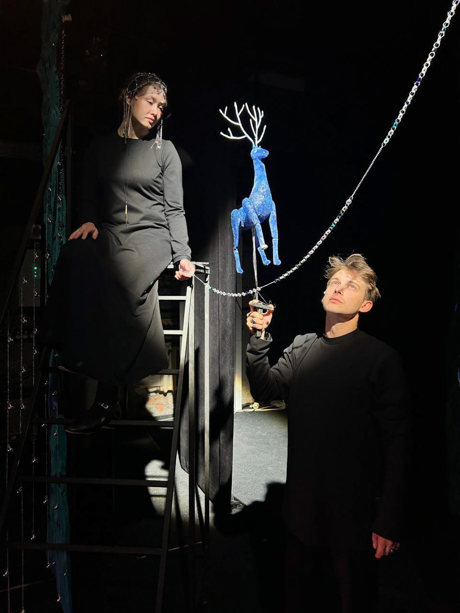 Уже в октябре владимирцев и гостей города ждет красочный марафон спектаклей — от классических постановок до экспериментальных работ. VI Межрегиональный фестиваль «Золотое колечко» объединит на сцене Владимирского областного театра кукол лучшие творческие коллективы из разных уголков России и стран СНГ.