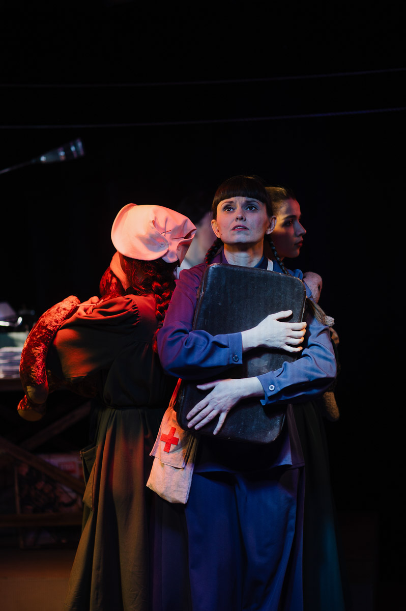 Уже в октябре владимирцев и гостей города ждет красочный марафон спектаклей — от классических постановок до экспериментальных работ. VI Межрегиональный фестиваль «Золотое колечко» объединит на сцене Владимирского областного театра кукол лучшие творческие коллективы из разных уголков России и стран СНГ.