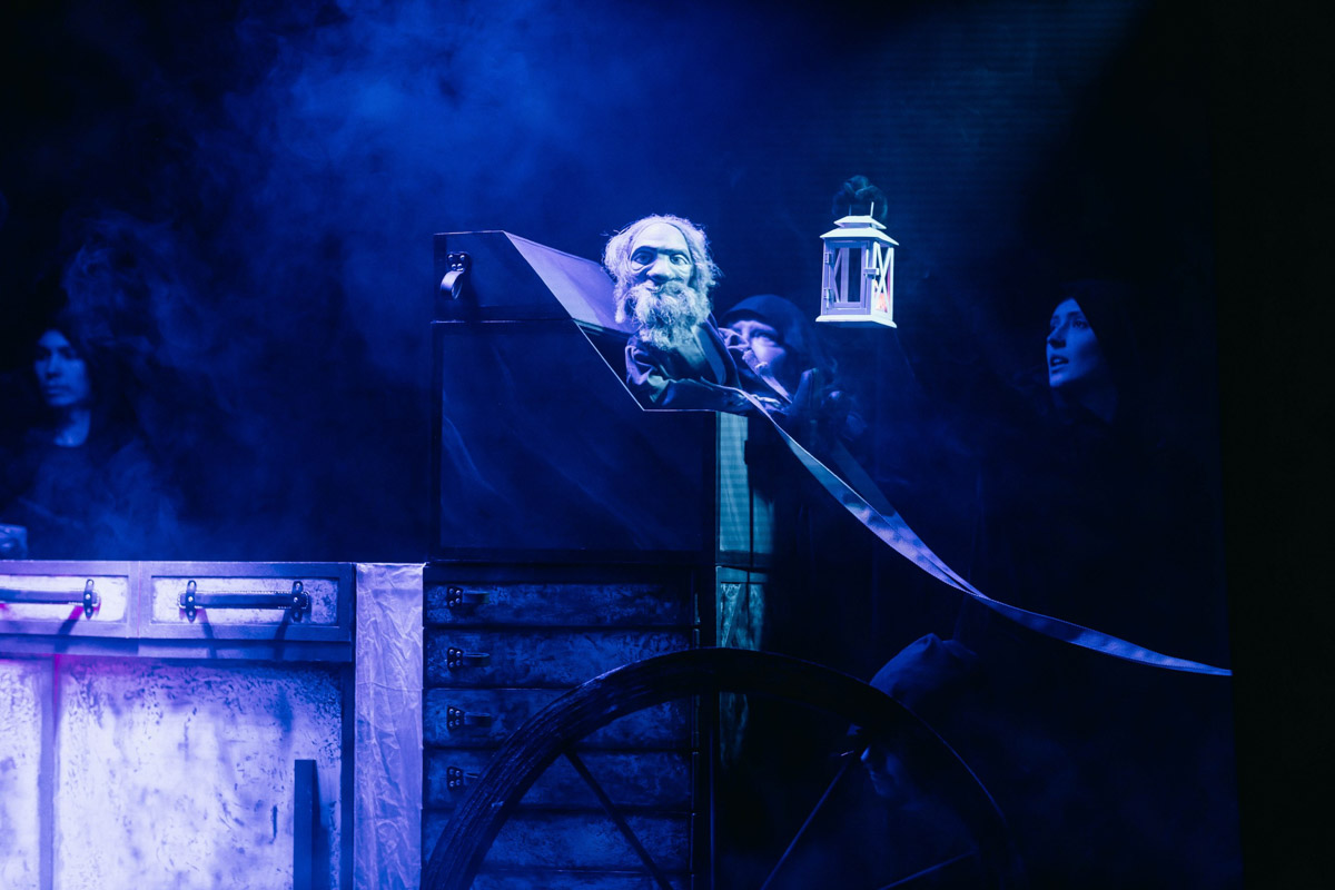 Уже в октябре владимирцев и гостей города ждет красочный марафон спектаклей — от классических постановок до экспериментальных работ. VI Межрегиональный фестиваль «Золотое колечко» объединит на сцене Владимирского областного театра кукол лучшие творческие коллективы из разных уголков России и стран СНГ.