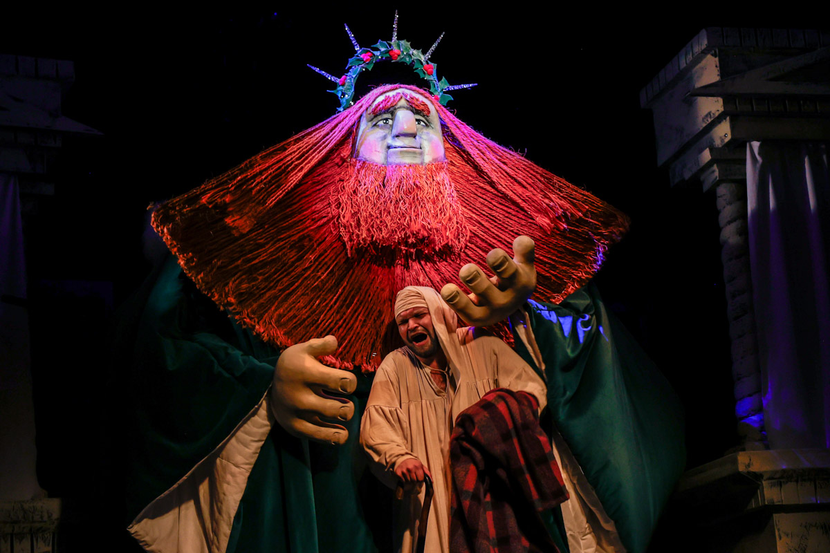 Уже в октябре владимирцев и гостей города ждет красочный марафон спектаклей — от классических постановок до экспериментальных работ. VI Межрегиональный фестиваль «Золотое колечко» объединит на сцене Владимирского областного театра кукол лучшие творческие коллективы из разных уголков России и стран СНГ.