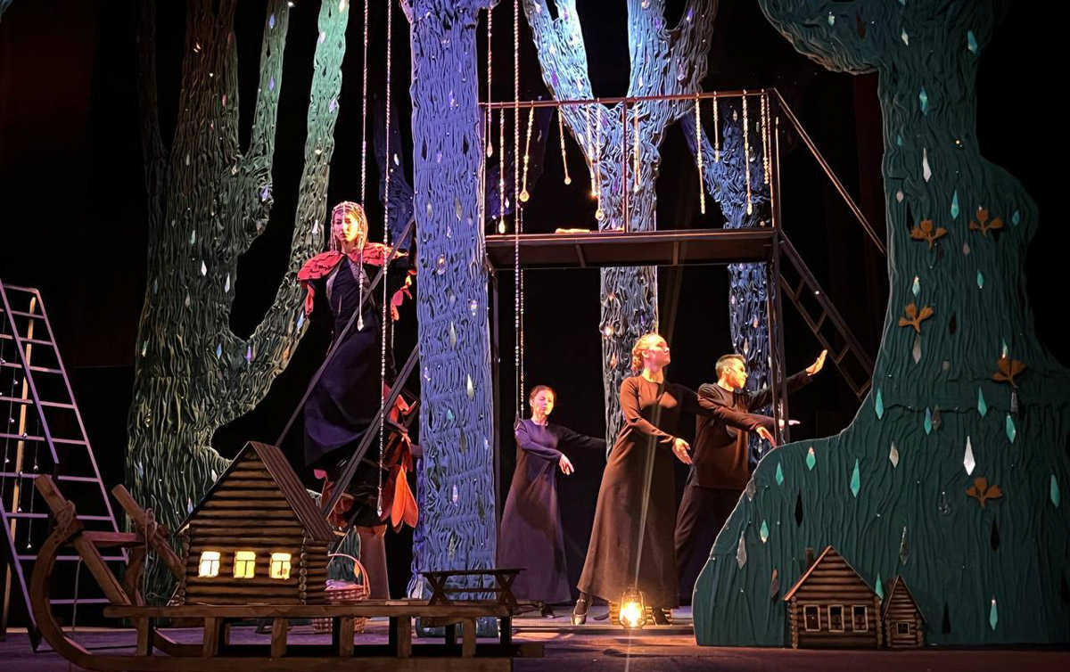 Уже в октябре владимирцев и гостей города ждет красочный марафон спектаклей — от классических постановок до экспериментальных работ. VI Межрегиональный фестиваль «Золотое колечко» объединит на сцене Владимирского областного театра кукол лучшие творческие коллективы из разных уголков России и стран СНГ.