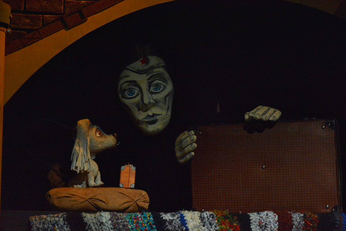 Уже в октябре владимирцев и гостей города ждет красочный марафон спектаклей — от классических постановок до экспериментальных работ. VI Межрегиональный фестиваль «Золотое колечко» объединит на сцене Владимирского областного театра кукол лучшие творческие коллективы из разных уголков России и стран СНГ.