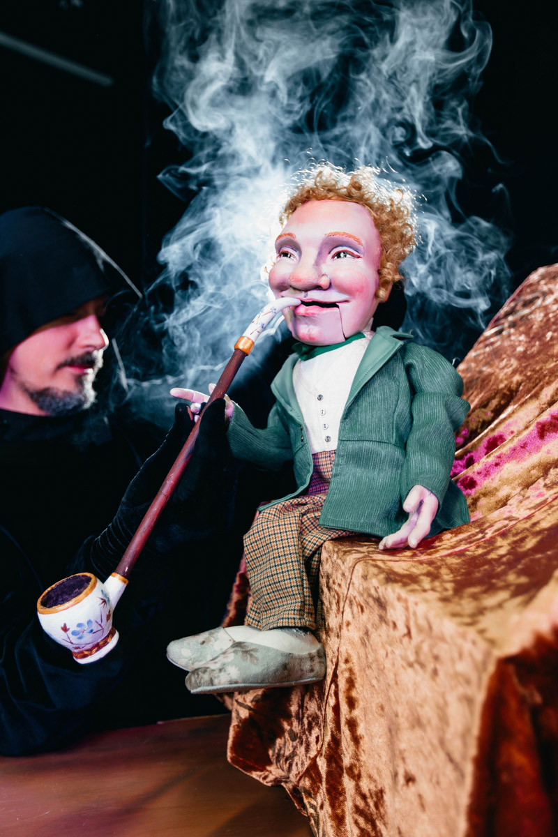 Уже в октябре владимирцев и гостей города ждет красочный марафон спектаклей — от классических постановок до экспериментальных работ. VI Межрегиональный фестиваль «Золотое колечко» объединит на сцене Владимирского областного театра кукол лучшие творческие коллективы из разных уголков России и стран СНГ.