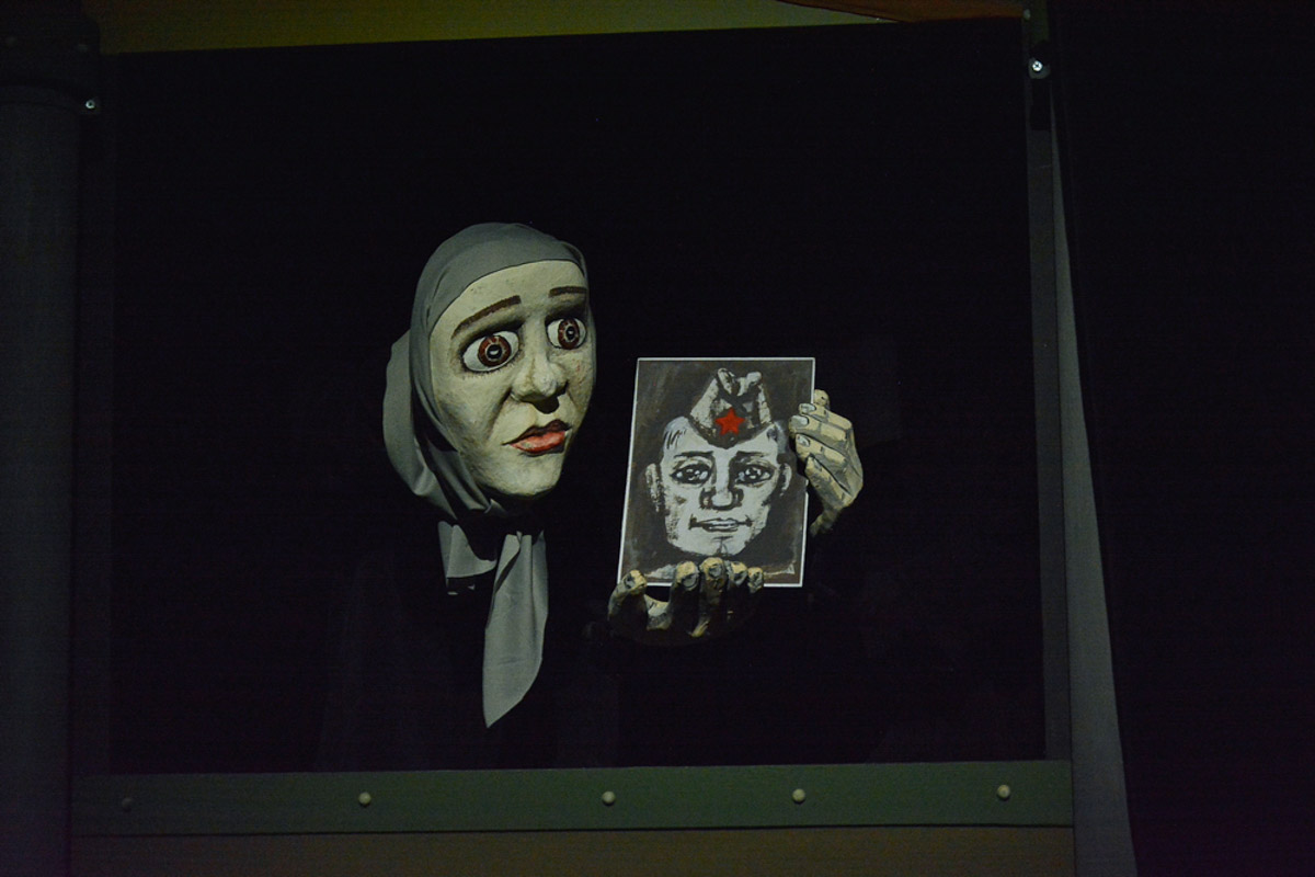 Уже в октябре владимирцев и гостей города ждет красочный марафон спектаклей — от классических постановок до экспериментальных работ. VI Межрегиональный фестиваль «Золотое колечко» объединит на сцене Владимирского областного театра кукол лучшие творческие коллективы из разных уголков России и стран СНГ.