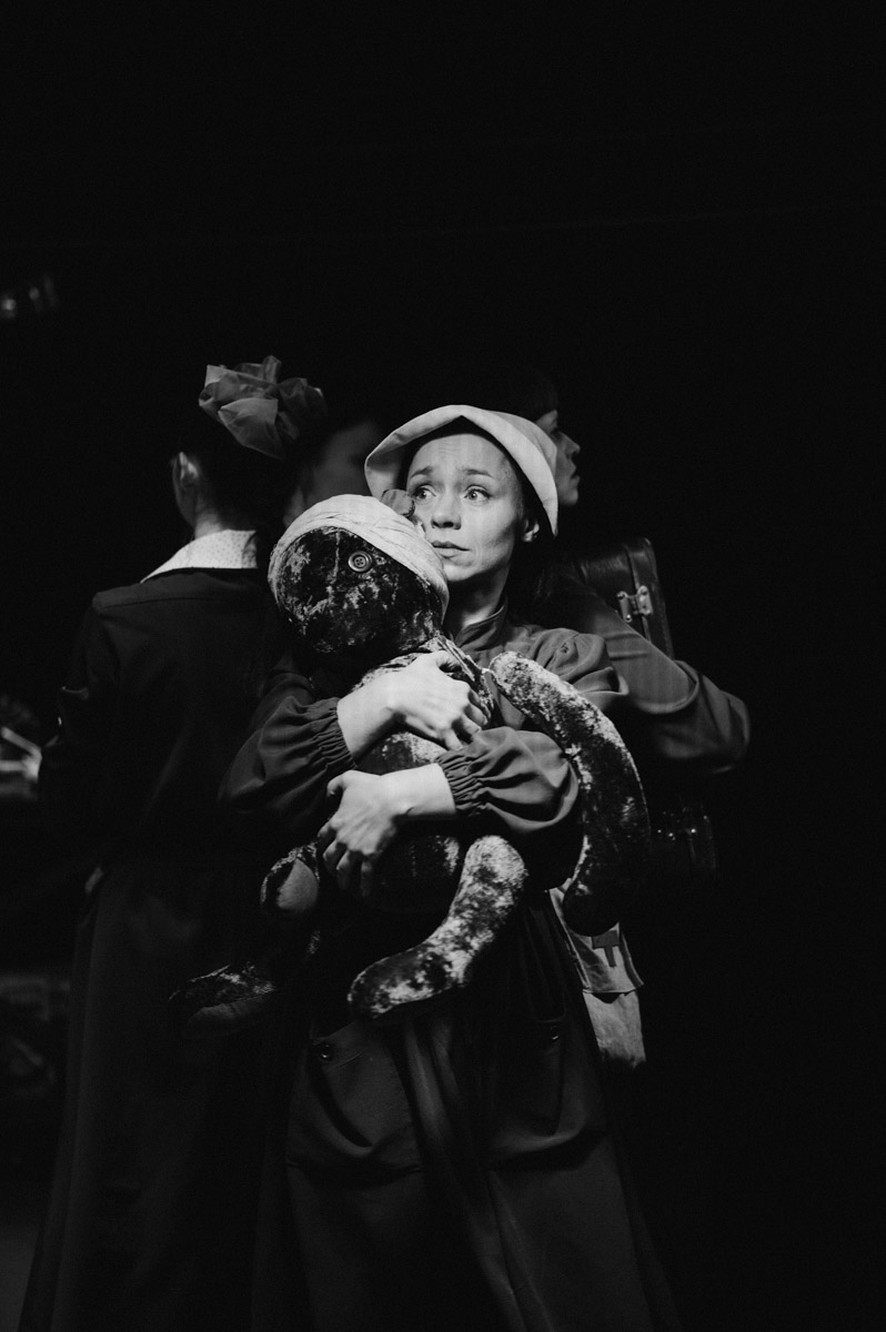 Уже в октябре владимирцев и гостей города ждет красочный марафон спектаклей — от классических постановок до экспериментальных работ. VI Межрегиональный фестиваль «Золотое колечко» объединит на сцене Владимирского областного театра кукол лучшие творческие коллективы из разных уголков России и стран СНГ.