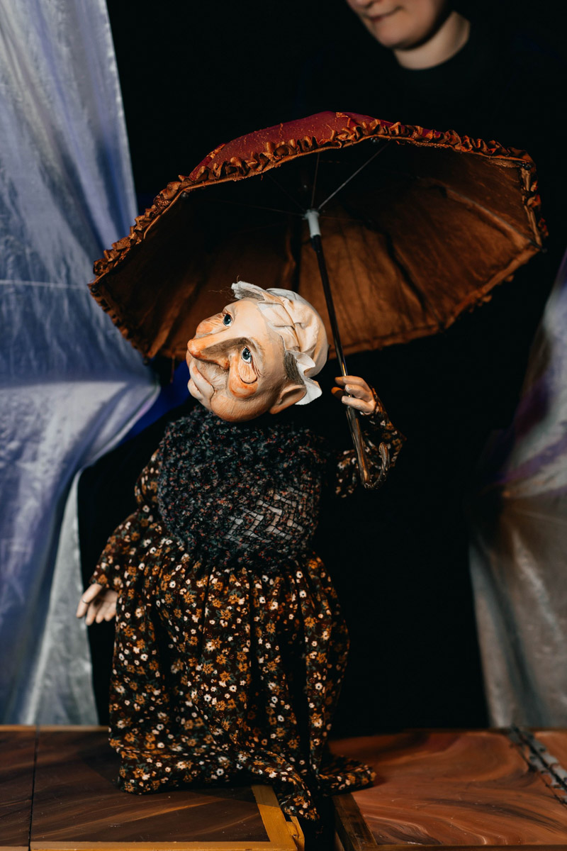 Уже в октябре владимирцев и гостей города ждет красочный марафон спектаклей — от классических постановок до экспериментальных работ. VI Межрегиональный фестиваль «Золотое колечко» объединит на сцене Владимирского областного театра кукол лучшие творческие коллективы из разных уголков России и стран СНГ.