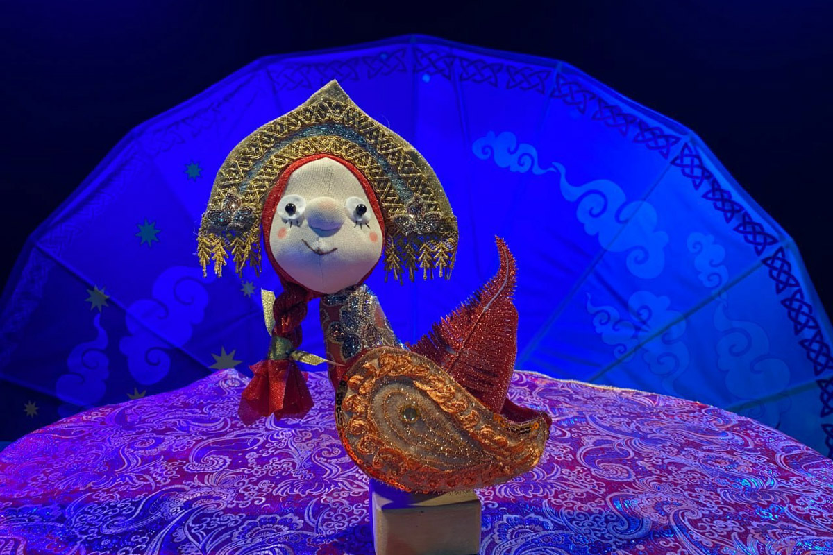 Уже в октябре владимирцев и гостей города ждет красочный марафон спектаклей — от классических постановок до экспериментальных работ. VI Межрегиональный фестиваль «Золотое колечко» объединит на сцене Владимирского областного театра кукол лучшие творческие коллективы из разных уголков России и стран СНГ.