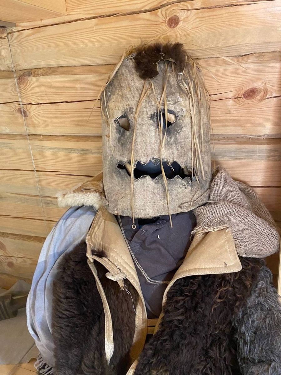 Станок для подковки коня, образцы редкой глухой корабельной резьбы, овины, амбары, мельницы и церкви старого образца. А еще ступальный колодец, который приводили в движение с помощью ног. На территории в 36 гектаров на окраине Нижнего Новгорода раскинулся уникальный музей деревянного зодчества «Щёлоковский хутор». Все его чудеса увидел и «Ключ-Медиа»!