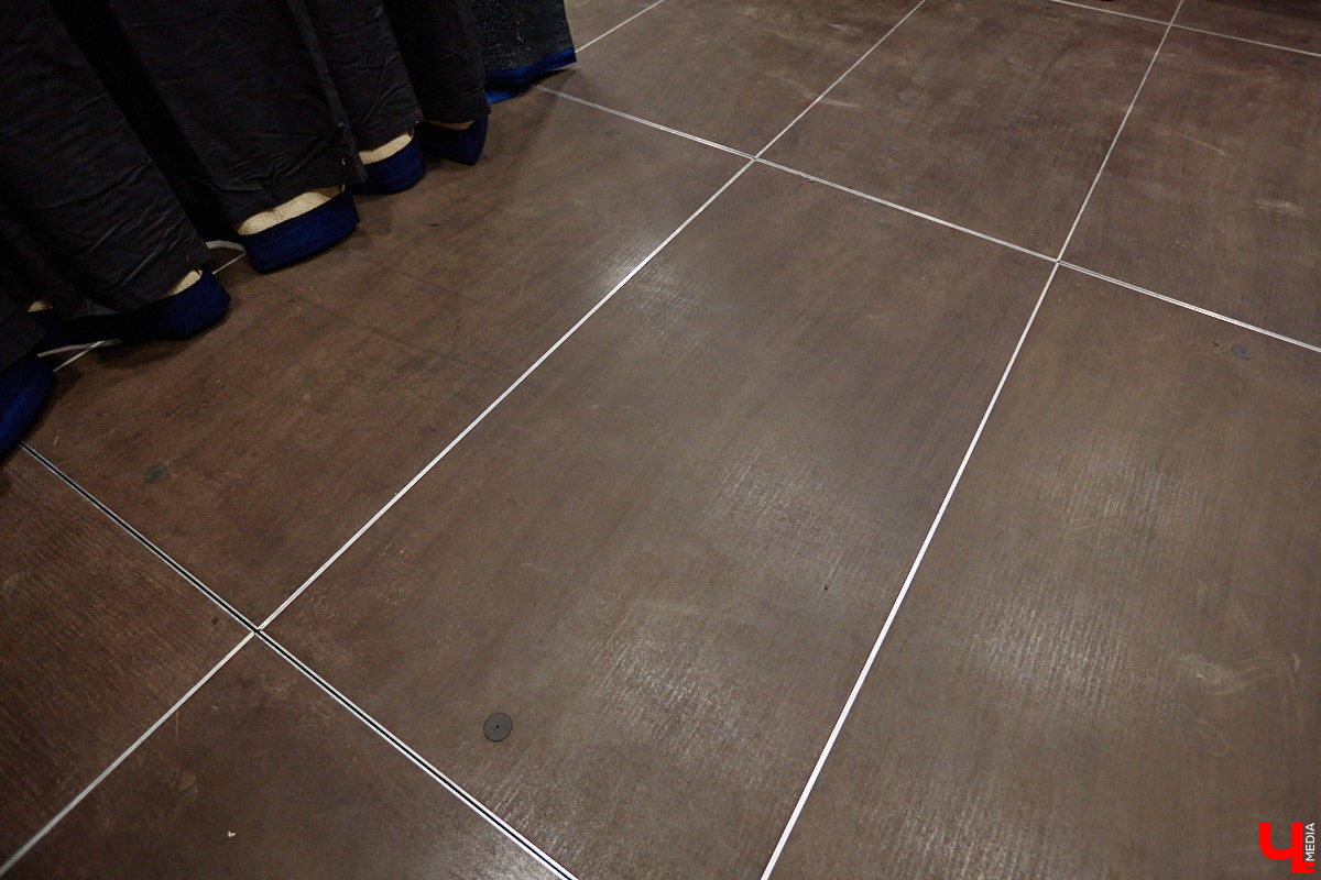 После реконструкции областного театра драмы его малая сцена удивит зрителей техническими инновациями, магическим светом и дизайнерским сюрпризом. «Ключ-Медиа» удалось заглянуть в закулисье в сопровождении заместителя директора театра Виктории Турковой.