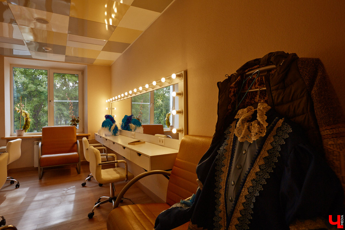 После реконструкции областного театра драмы его малая сцена удивит зрителей техническими инновациями, магическим светом и дизайнерским сюрпризом. «Ключ-Медиа» удалось заглянуть в закулисье в сопровождении заместителя директора театра Виктории Турковой.