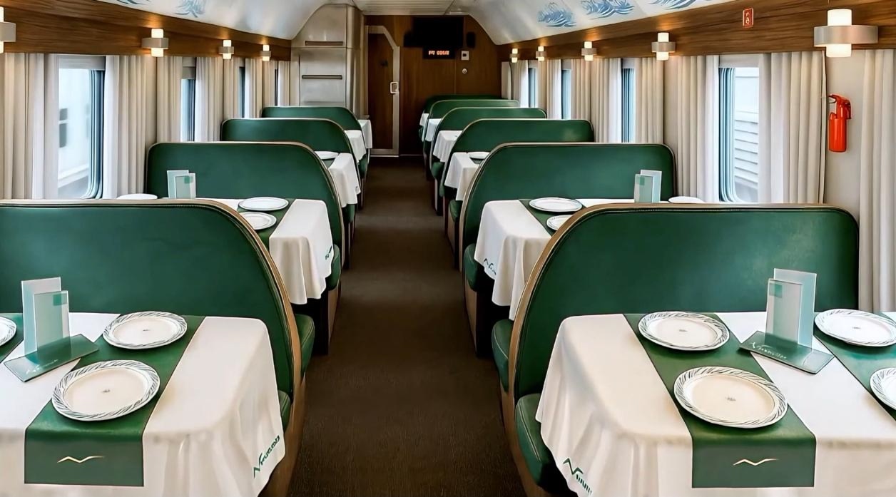 Легендарный «Буревестник» вновь помчится по маршруту от Москвы до Нижнего Новгорода и обратно. Новость о старте продаж билетов озвучила компания «Российские железные дороги». Первый двухэтажный поезд отправится в путь уже 3 декабря. В 33-м регионе фирменный состав будет делать лишь две остановки — во Владимире и Коврове в зависимости от времени рейса.