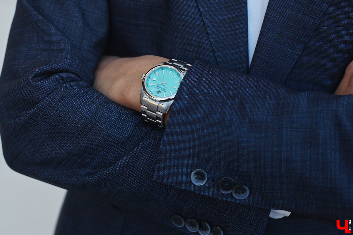 Многие слышали их голоса и даже подпевали ребятам, но не все знают, как вне сцены выглядят участники «Хора русской песни» Владимирского областного музыкального колледжа имени А. П. Бородина. А между тем победители популярного проекта на телеканале «Россия» достойны внимания. И рассказать о каждом можно немало. Они молодые, талантливые и красивые. Как герой нашей рубрики «Свой стиль» Семен Коньков.