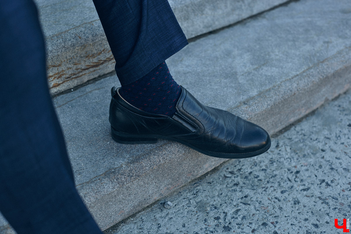 Многие слышали их голоса и даже подпевали ребятам, но не все знают, как вне сцены выглядят участники «Хора русской песни» Владимирского областного музыкального колледжа имени А. П. Бородина. А между тем победители популярного проекта на телеканале «Россия» достойны внимания. И рассказать о каждом можно немало. Они молодые, талантливые и красивые. Как герой нашей рубрики «Свой стиль» Семен Коньков.